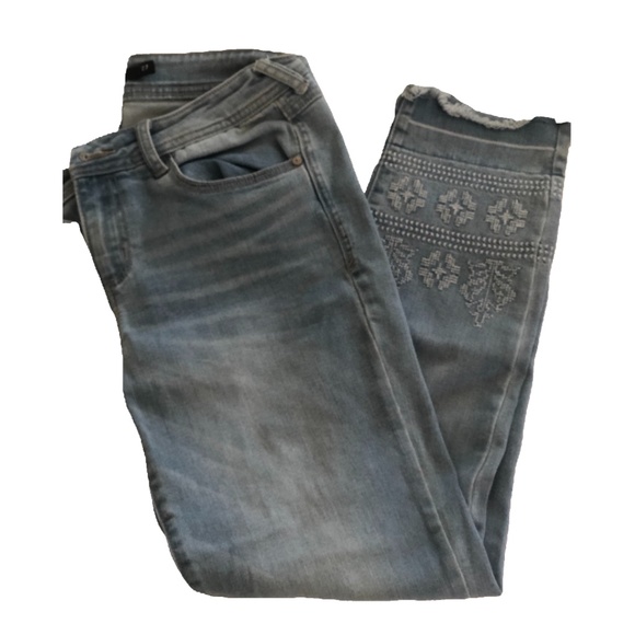 Unique Stitched Jean Capris - Picture 1 of 3